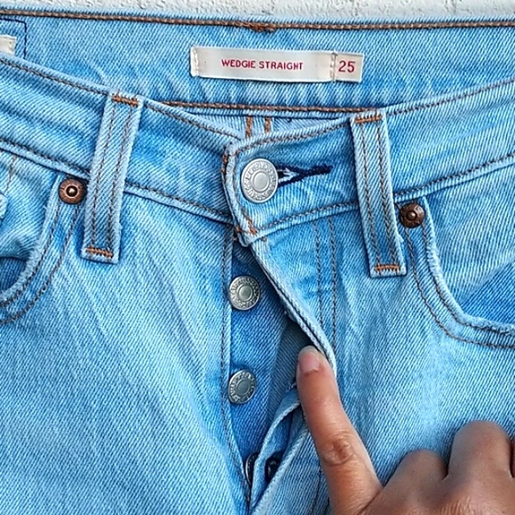 Levi's Premium Denim Wedgie Straight Jeans Size 25 - Picture 6 of 13